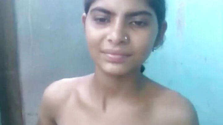 শ্যামাঙ্গী পাওলা হার্ড এক দাড়িওয়ালা লোকের সাথে তার প্রেমিকের সাথে বিশ্বাসঘাতকতা করে