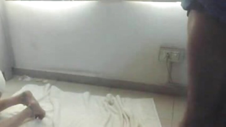বান্ধবী জেন ওয়াইল্ড এবং ডেলাইলা ডে একটি ছেলেকে চোদে