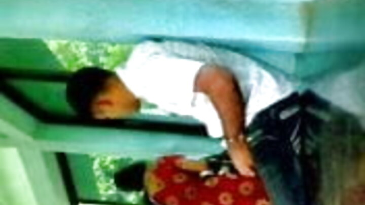 সোনালী চুলের ন্যান্সি এ আলতো করে সোনিয়া ব্লেজকে চোদে