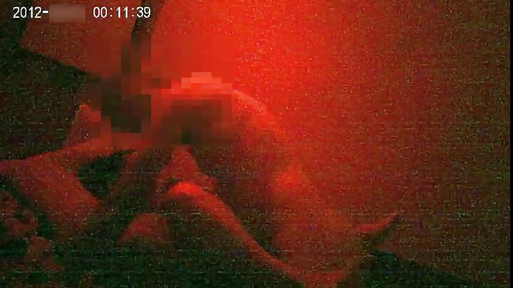 মোটা সোফিয়া রোজ তার স্বামীর সাথে একজন আকর্ষণীয় ম্যাসাজারের সাথে প্রতারণা করে
