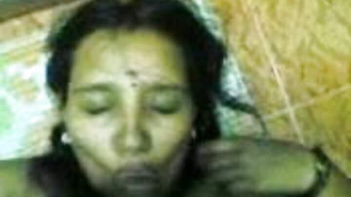 একজন রুশ তরুণী তার বয়ফ্রেন্ডকে চোদতে আসে