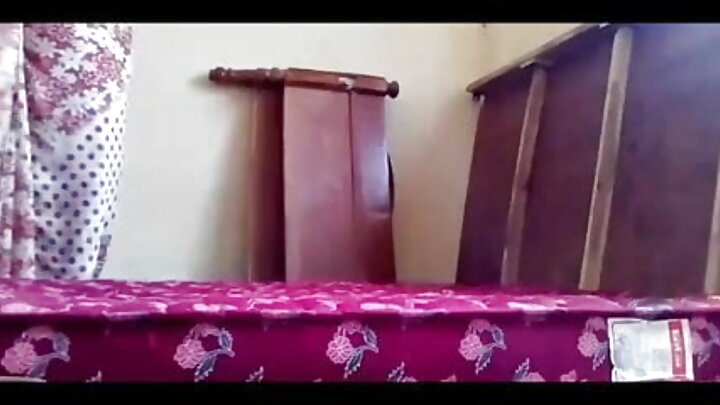 রাশিয়ান পর্ন যেখানে একটি ছেলে তার প্রেমিকাকে চোদে