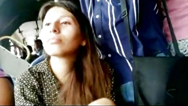 ফার্স্ট-পার্সন সেক্স যেখানে একটি মেয়ে একজন পর্ন প্রেমিককে চোদে