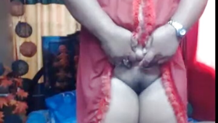 তরুণী আরিয়া ভ্যালেন্সিয়া তার একাকী সৎ বাবাকে চোদে